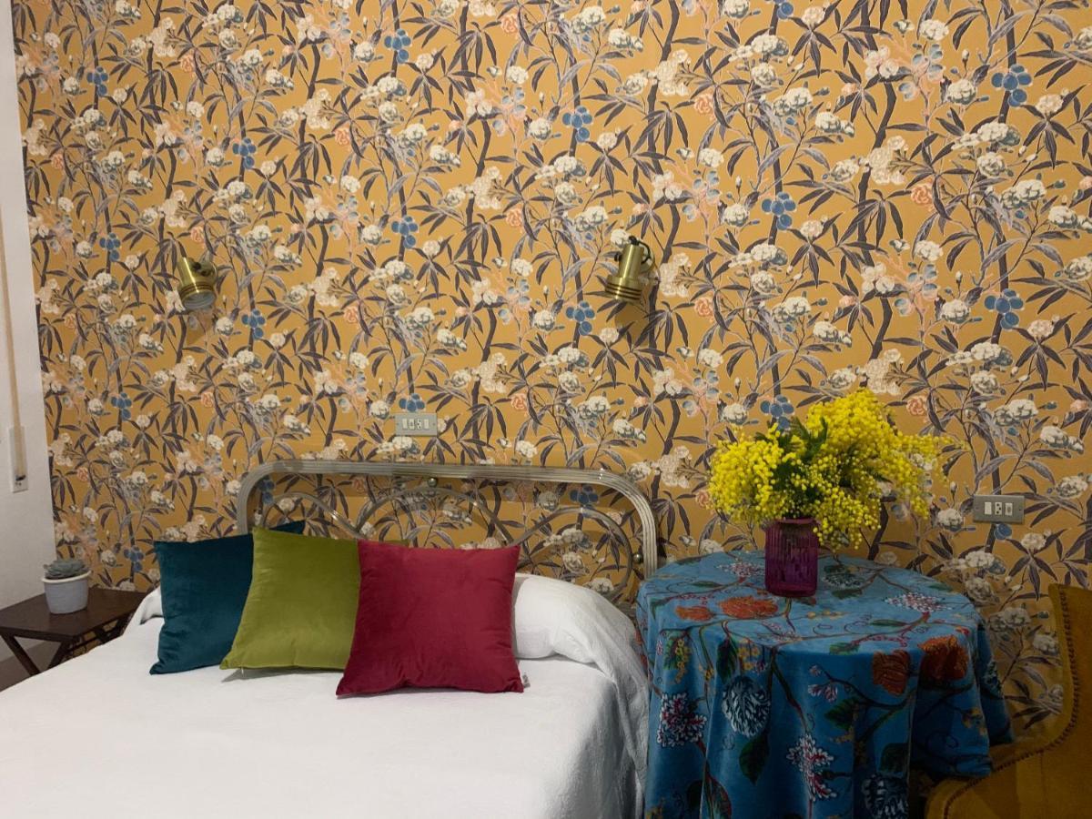 Hostal Pirineos Barbastro Kültér fotó
