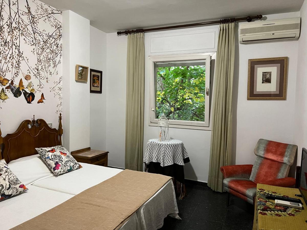 Hostal Pirineos Barbastro Kültér fotó