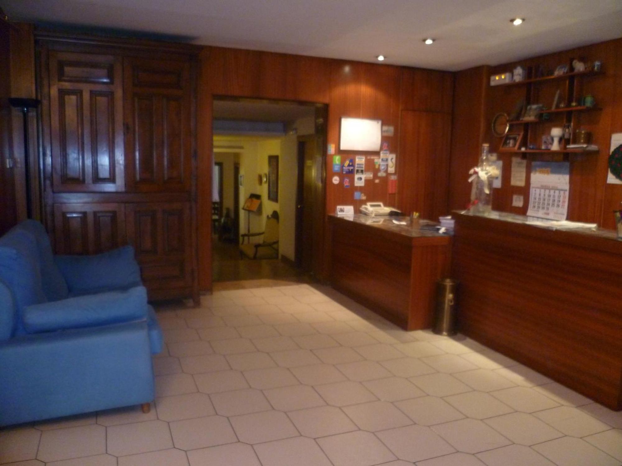 Hostal Pirineos Barbastro Kültér fotó