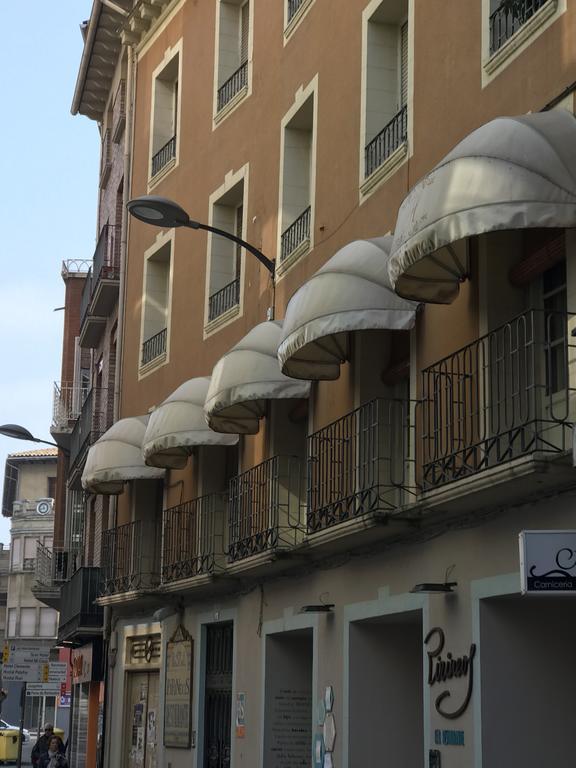 Hostal Pirineos Barbastro Kültér fotó
