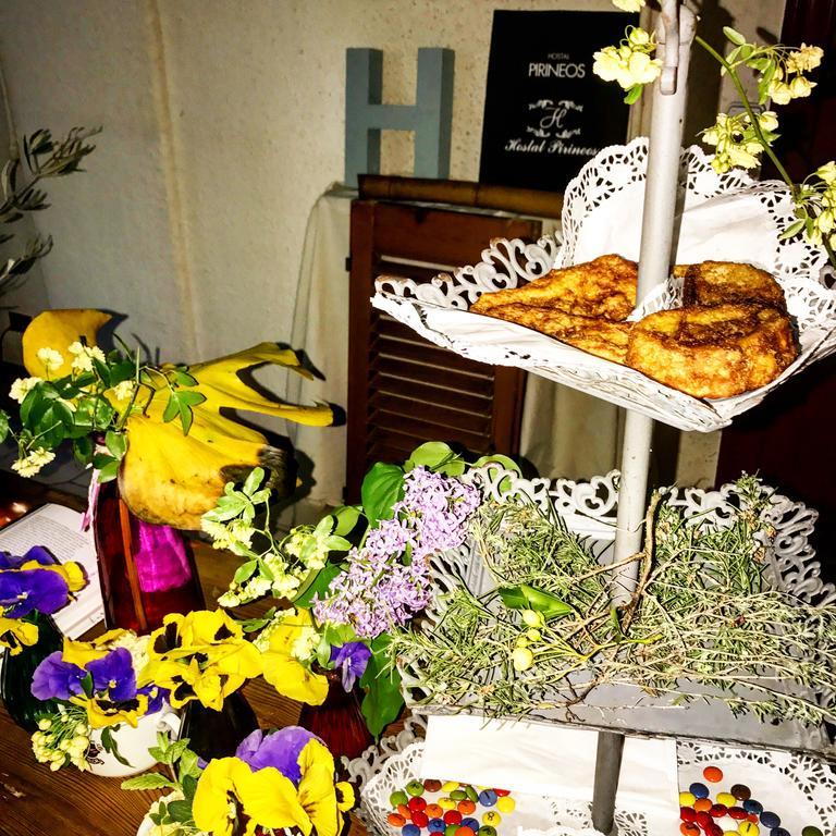 Hostal Pirineos Barbastro Kültér fotó