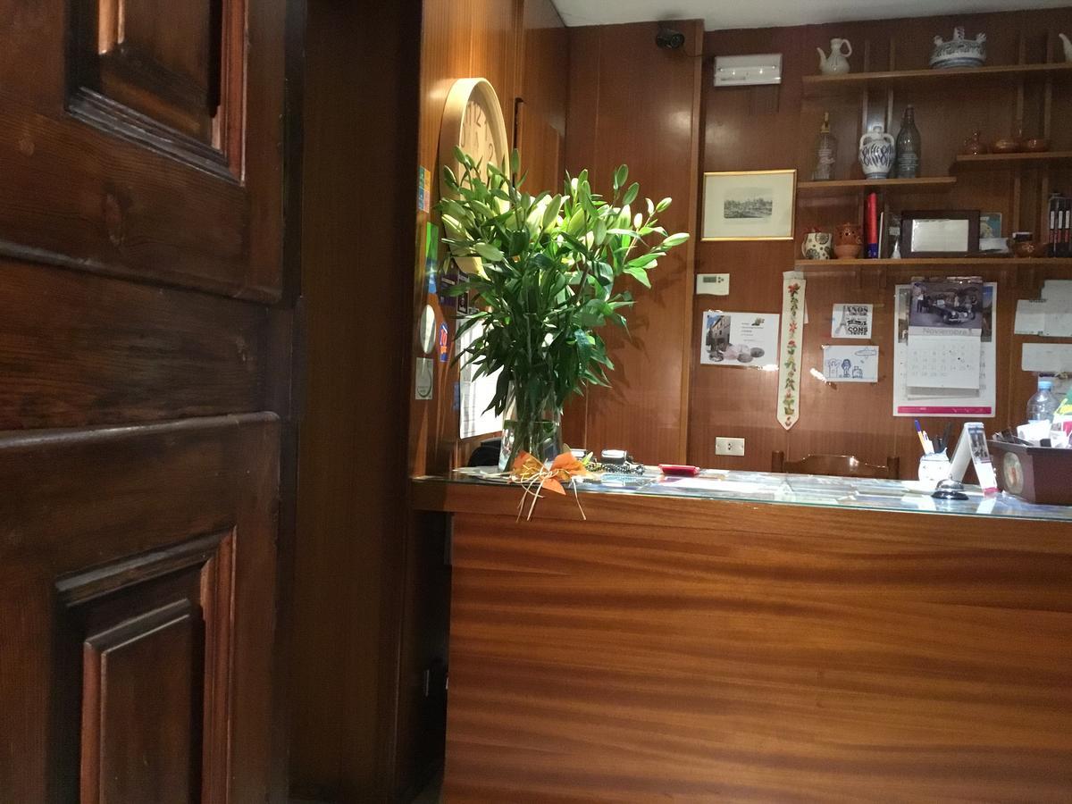 Hostal Pirineos Barbastro Kültér fotó