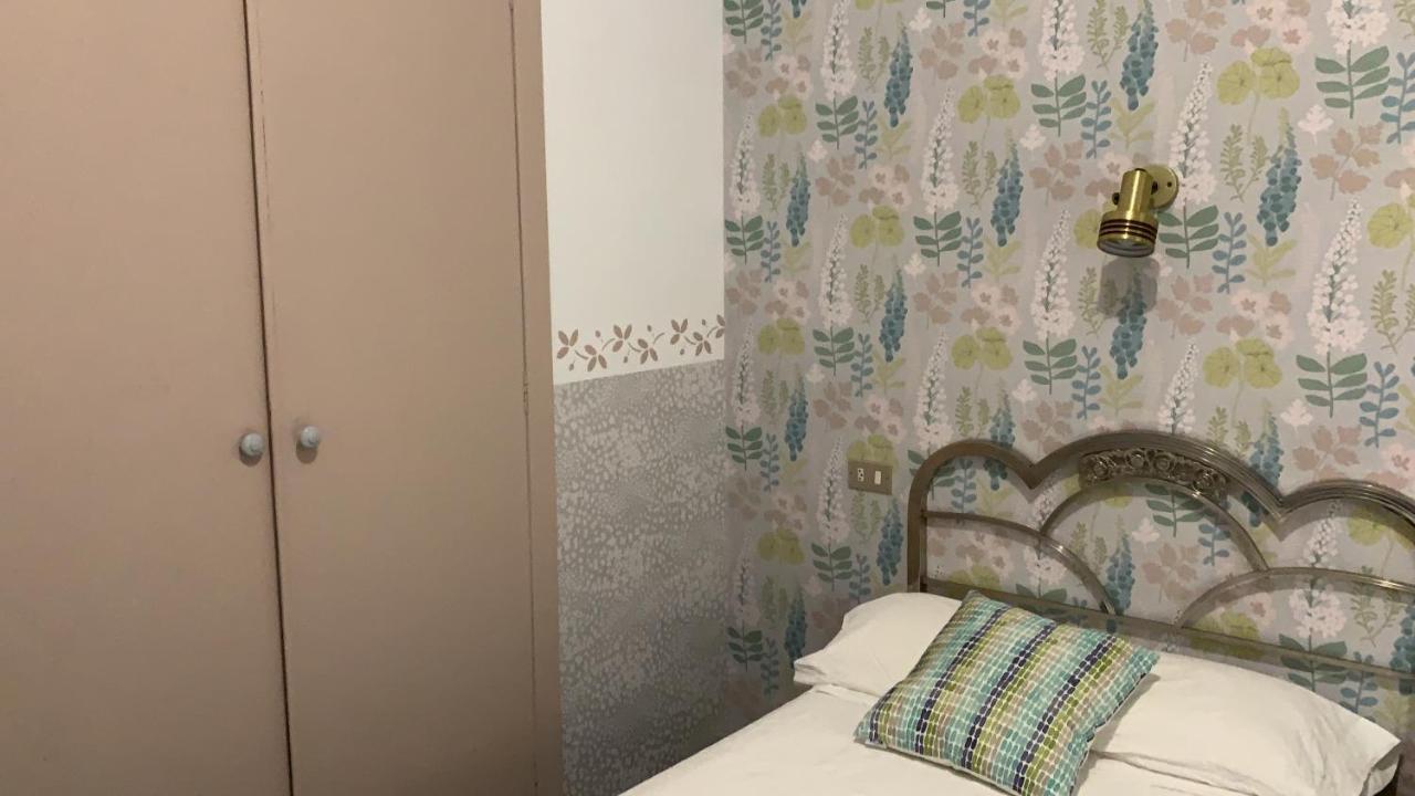 Hostal Pirineos Barbastro Kültér fotó